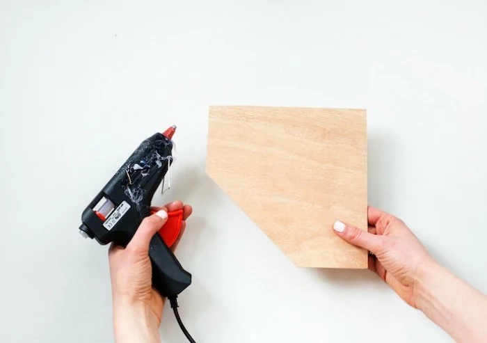 glue gun, wooden plate, cubicle accessories, wooden desk organiser, diy tutorial, step by step