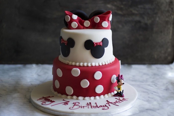 white and red fondant, minnie cake, two tier cake, white cake tray, marble table