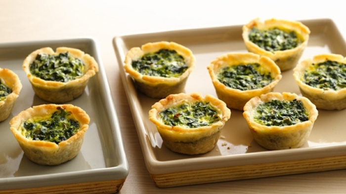 egg muffins, with spinach, easy brunch ideas, grey baking trays, wooden table