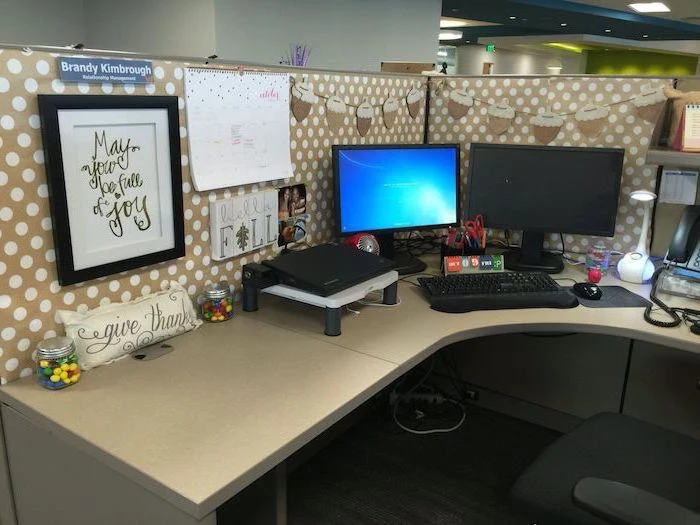 The 19 Best Cubicle Decor Ideas We've Seen – PureWow