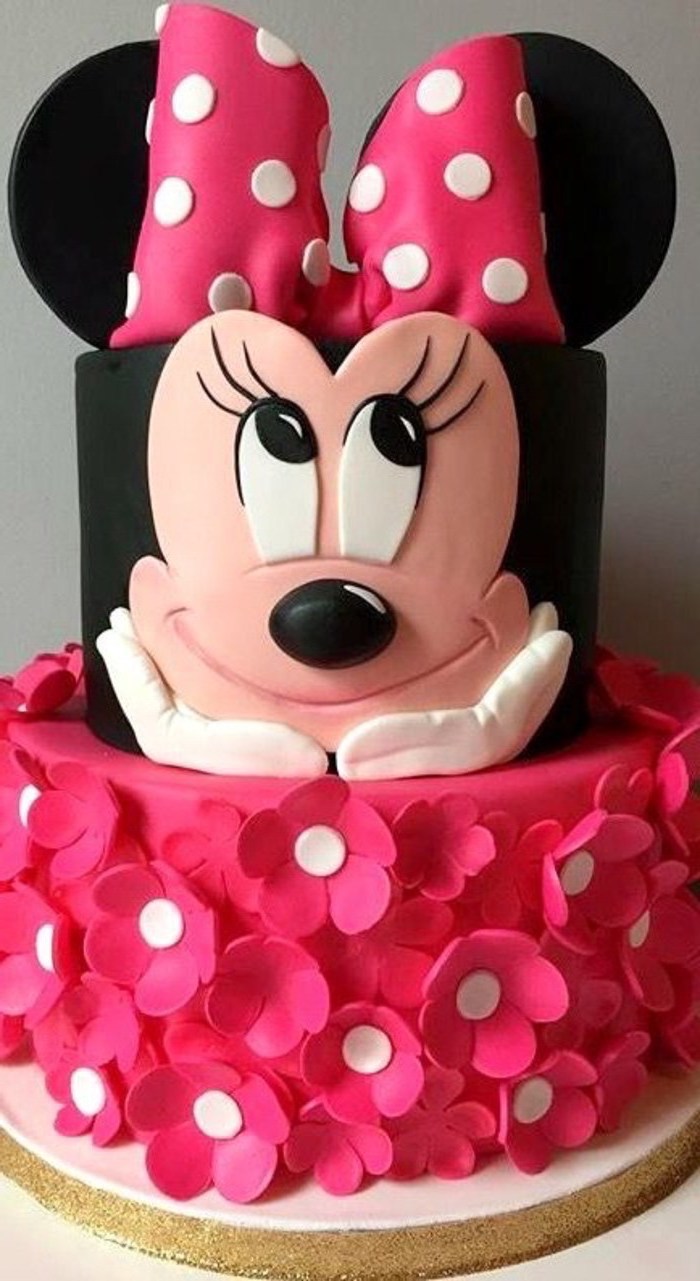 pink and black fondant, pink bow, black ears, minnie mouse cupcake cake, white cake tray, minnie mouse cake decorations