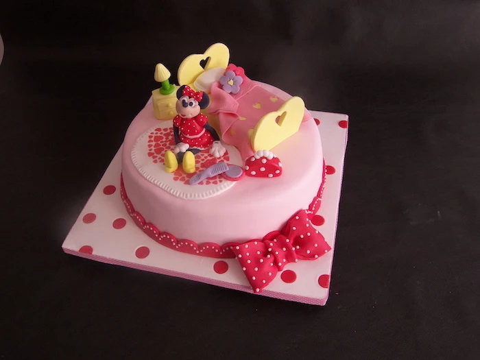 pink fondant, minnie mouse cake topper, pink bow, minnie cake topper with bed