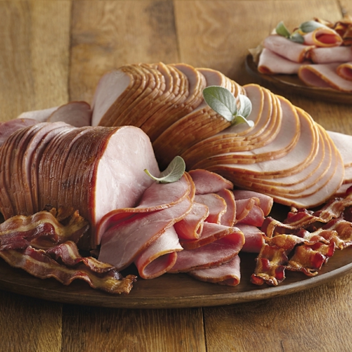 sliced ham, fried bacon, wooden plate, brunch recipe ideas, wooden table