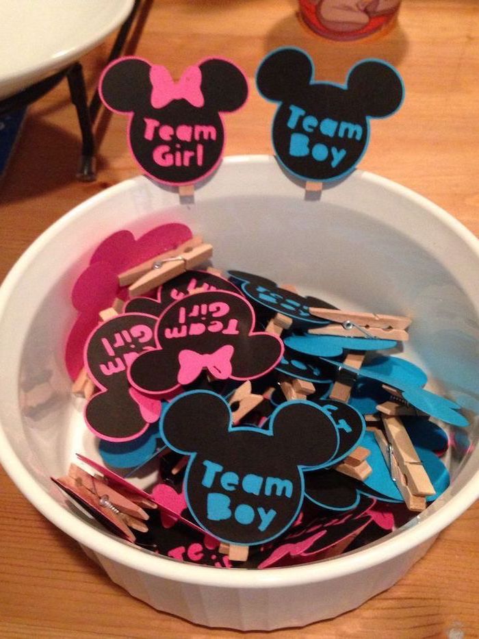 team girl, team boy, gender reveal cake ideas, mickey and minnie mouse, small clothespins
