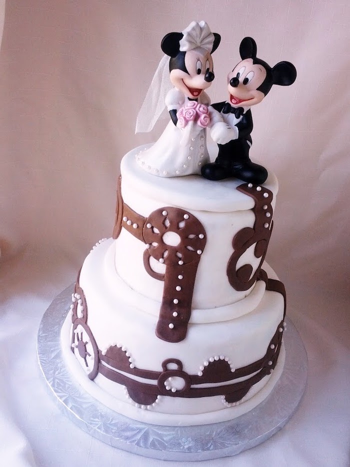 wedding cake, minnie mouse smash cake, mickey and minnie cake toppers, white fondant, how to make a minnie mouse face cake