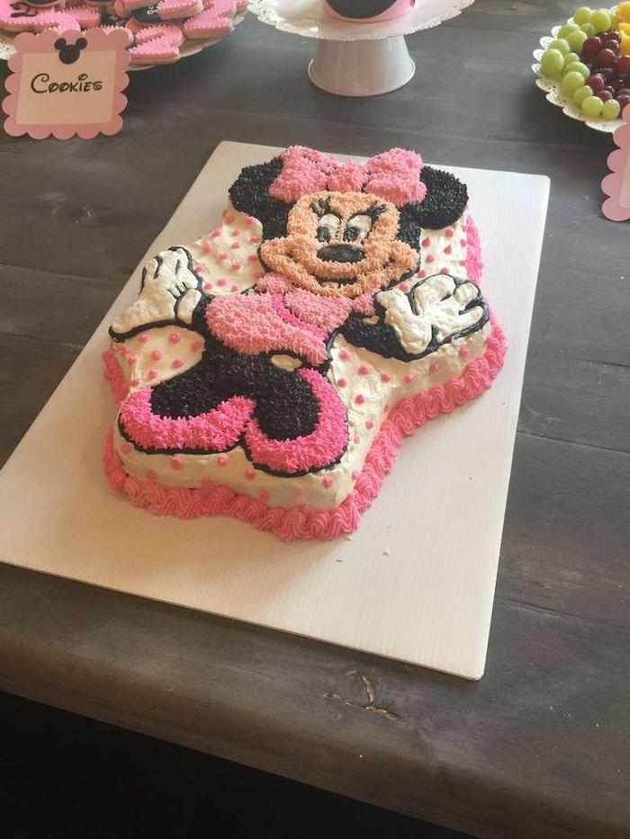 white tray, white and pink frosting, wooden table, easy minnie mouse cake