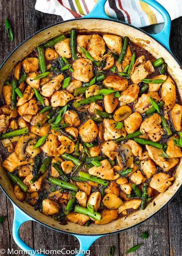 chicken and asparagus, cooked in a skillet, healthy meal prep recipes, wooden table