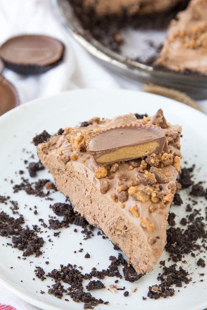 chocolate mousse, reeses piece on top, cookie crumbs, no bake recipes, white plate