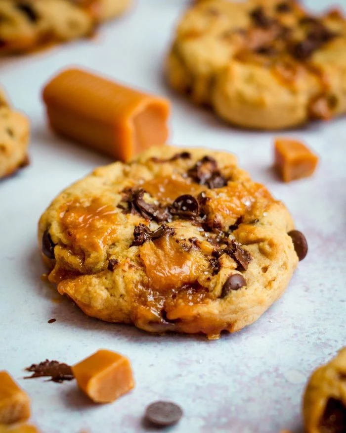 cookies with caramel, simple chocolate chip cookie recipe, caramel pieces, scattered on the table
