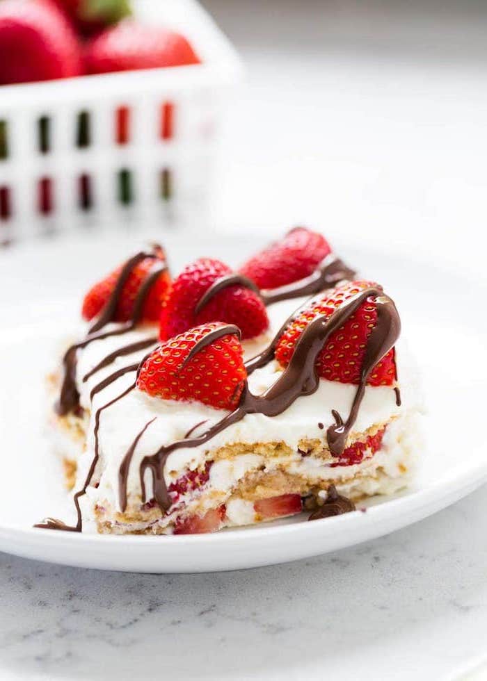 strawberry cake, easy dessert recipes no baking, strawberries on top, chocolate drizzle, on a white plate
