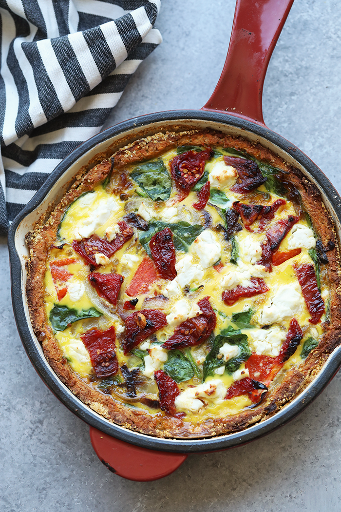 sweet potato quiche, in a red skillet, with spinach and peppers, meal prep recipes, granite countertop
