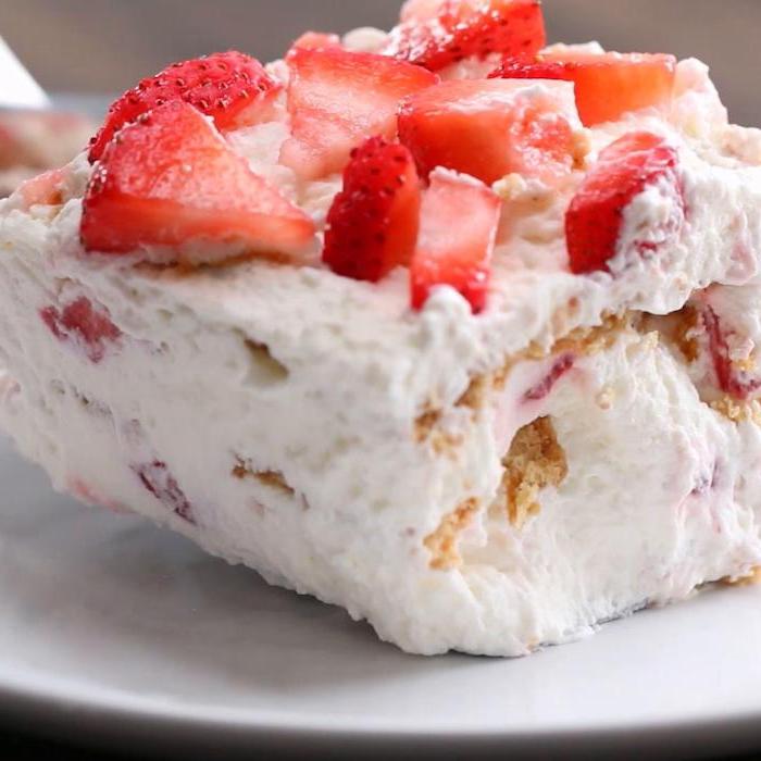 strawberry cake, easy dessert recipes no baking, strawberry slices on top, on a white plate