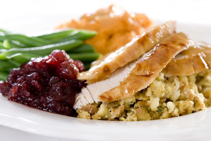 turkey slices, cranberry sauce, green beans, how long to bake a turkey, white plate, white background