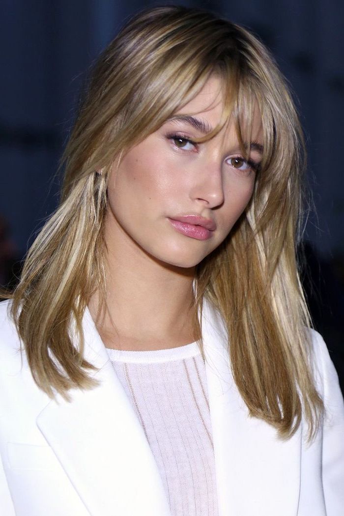 hailey baldwin, blonde hair with bangs, wearing white blazer and blouse, shoulder length bob