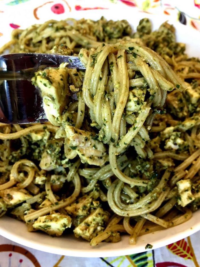 pasta with pesto sauce, mozzarella and chicken, in white plate, easy weeknight meals, colorful table cloth