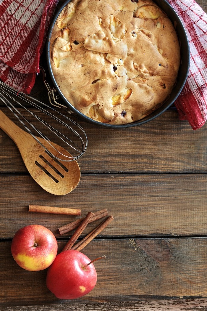 wooden table, apples and cinnamon sticks, thanksgiving treats for kids, pie with roasted marshmallow on top