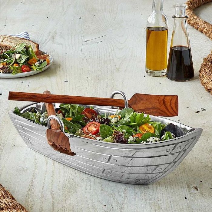 boat shaped salad bowl, with two wooden spatulas on the side, gifts for mom from daughter, placed on wooden table