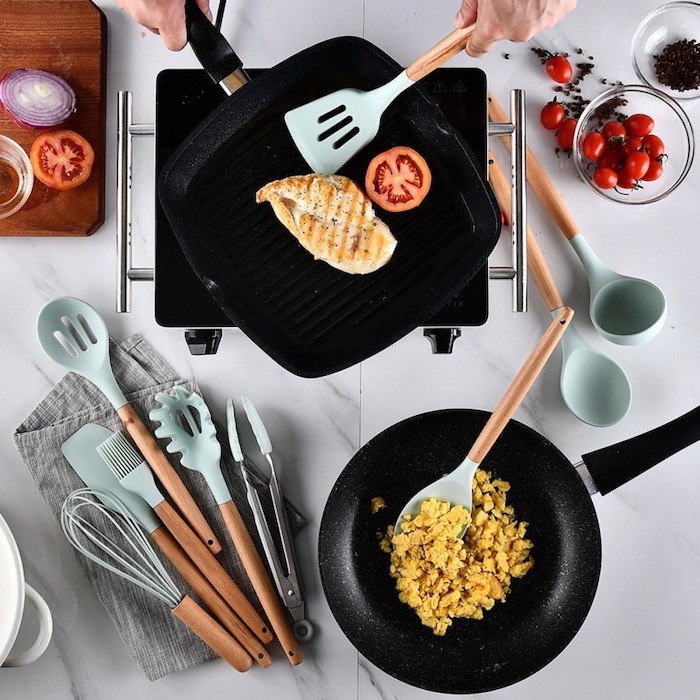 a set of kitchen utensils, made of wooden and turquoise silicone, best christmas gifts for mom, cooking with two pans
