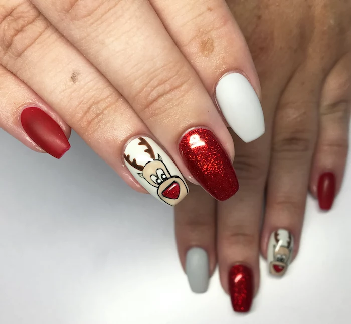 white and red glitter and matte nail polish, nail color ideas, reindeer decoration on the ring finger, coffin nails