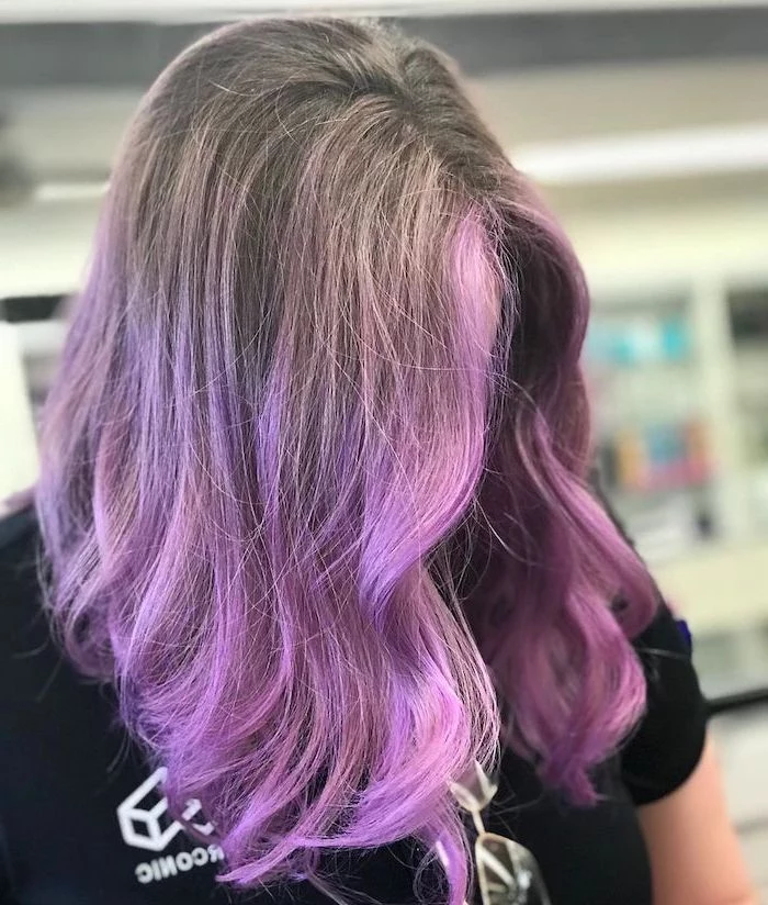 grey hair with purple ends ombre effect, hair color trends fall 2020, shoulder length wavy hair, woman wearing black shirt