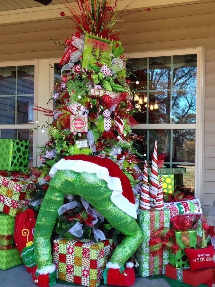 decorated christmas tree, wrapped presents underneath, diy outdoor christmas decorations, grinch inspired decor