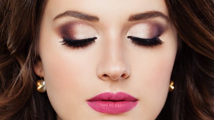 silver and purple eyeshadow colors, woman with brown hair, eyeshadow ideas, pink matte lipstick