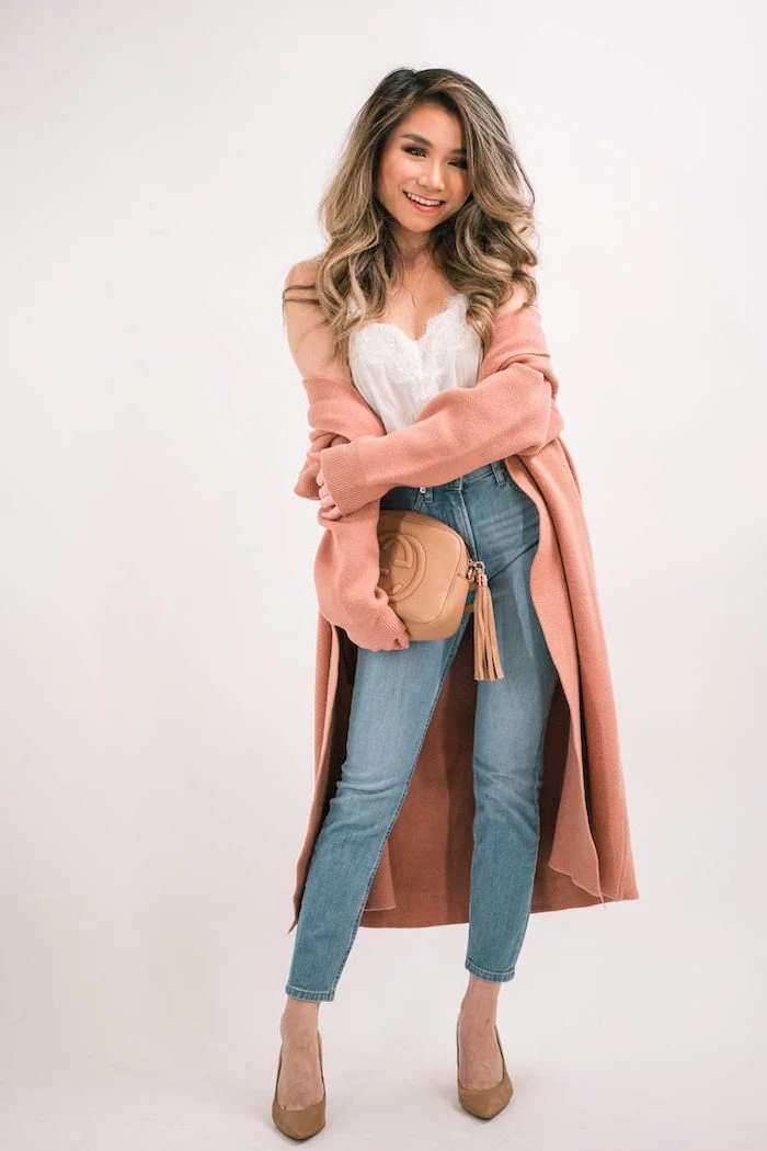 blonde woman wearing white top and jeans, date outfit ideas, long pink coat, date outfit ideas, nude shoes and clutch bag