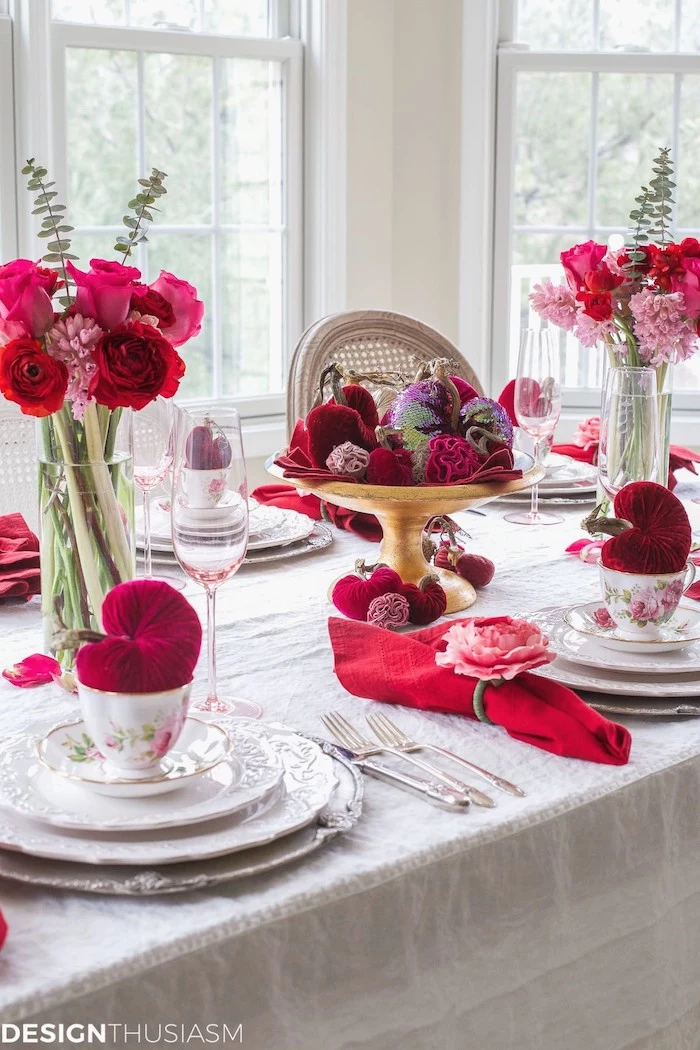 dinner tale with flower bouquets, valentines home decor, red napkins and pink champagne glasses, vintage coffee cups