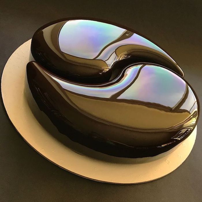 https://archziner.com/wp-content/uploads/2020/02/black-mirror-glaze-on-one-tier-cake-separated-in-two-mirror-glaze-cake-recipe-placed-on-white-tray.jpg