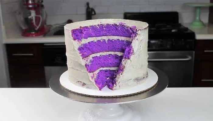 step by step diy tutorial, how to make a geode cake, geo cake, one tier purple cake, covered with white buttercream