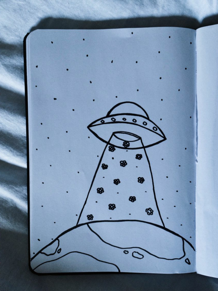  dessin au crayon noir sur fond blanc, choses à dessiner lorsqu'on s'ennuie, vaisseau extraterrestre sur terre