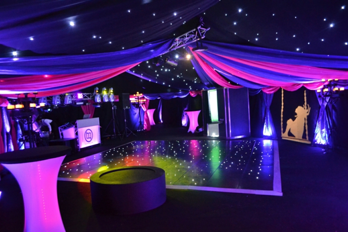 club party in neon colors, birthday party themes, dj table and dancefloor in the middle, tulle and fairy lights decor