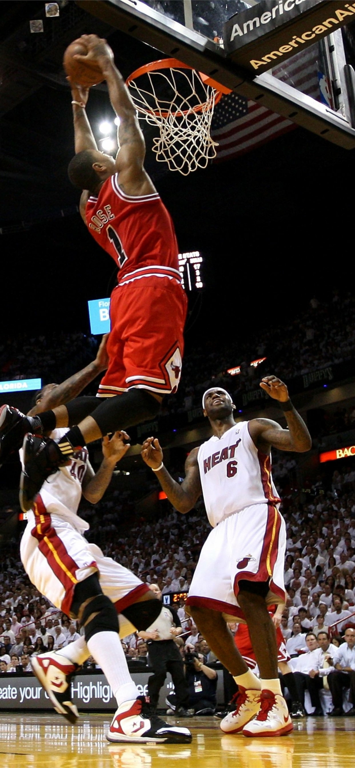 derrick rose, dunking on lebron james, basketball wallpaper iphone, wearing chicago bulls uniform
