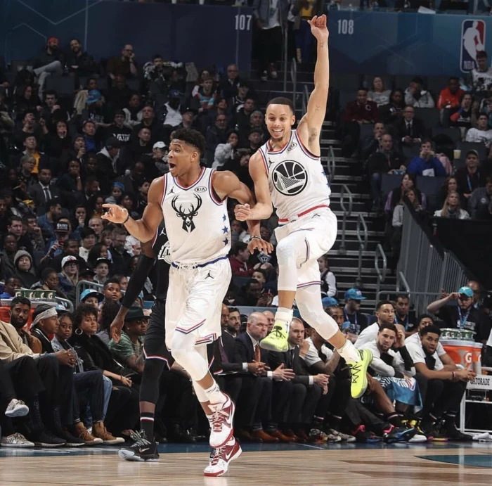 giannis antetokounmpo and stephen curry, jumping on the court, nba wallpaper iphone, all star game