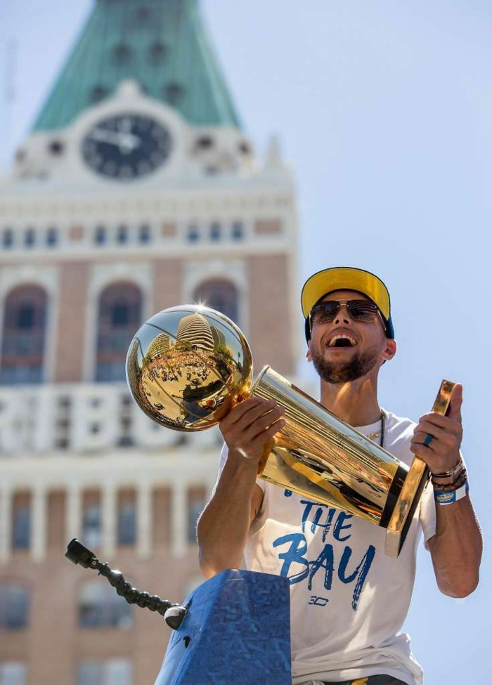 stephen curry, holding the larry obrien trophy, nba wallpaper, rep the bay