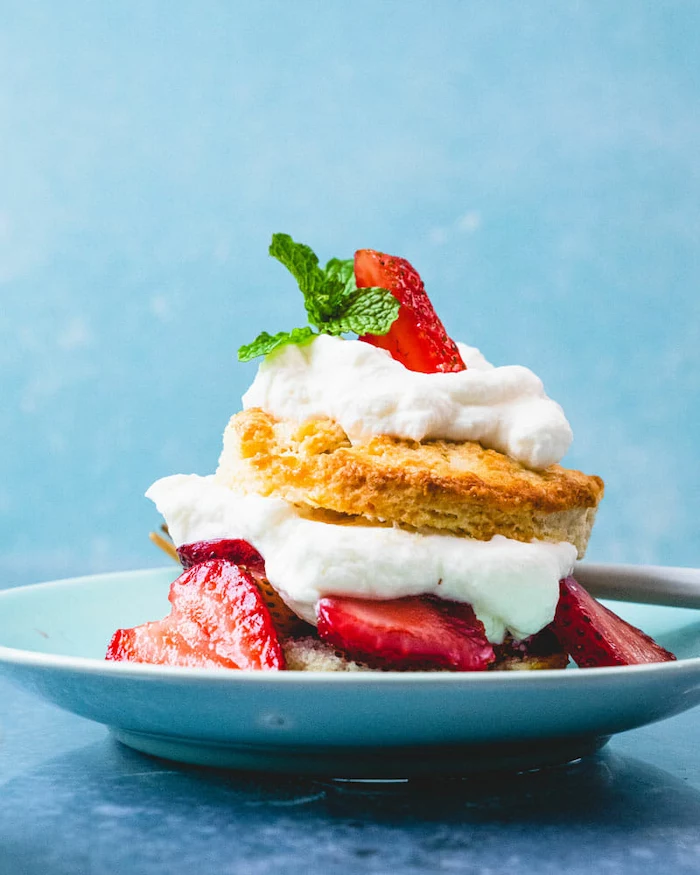 cookcout desserts strawberry shortcake with biscuits and strawberry slices mint leaves on top