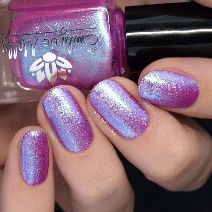 pink and purple glitter monochromatic nail polish, cute nail ideas, short squoval nails