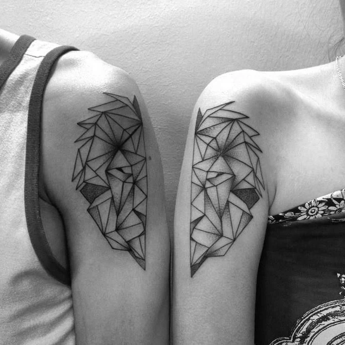 matching geometric shoulder tattoos sibling tattoos half of olion head on each shoulder black and white photo