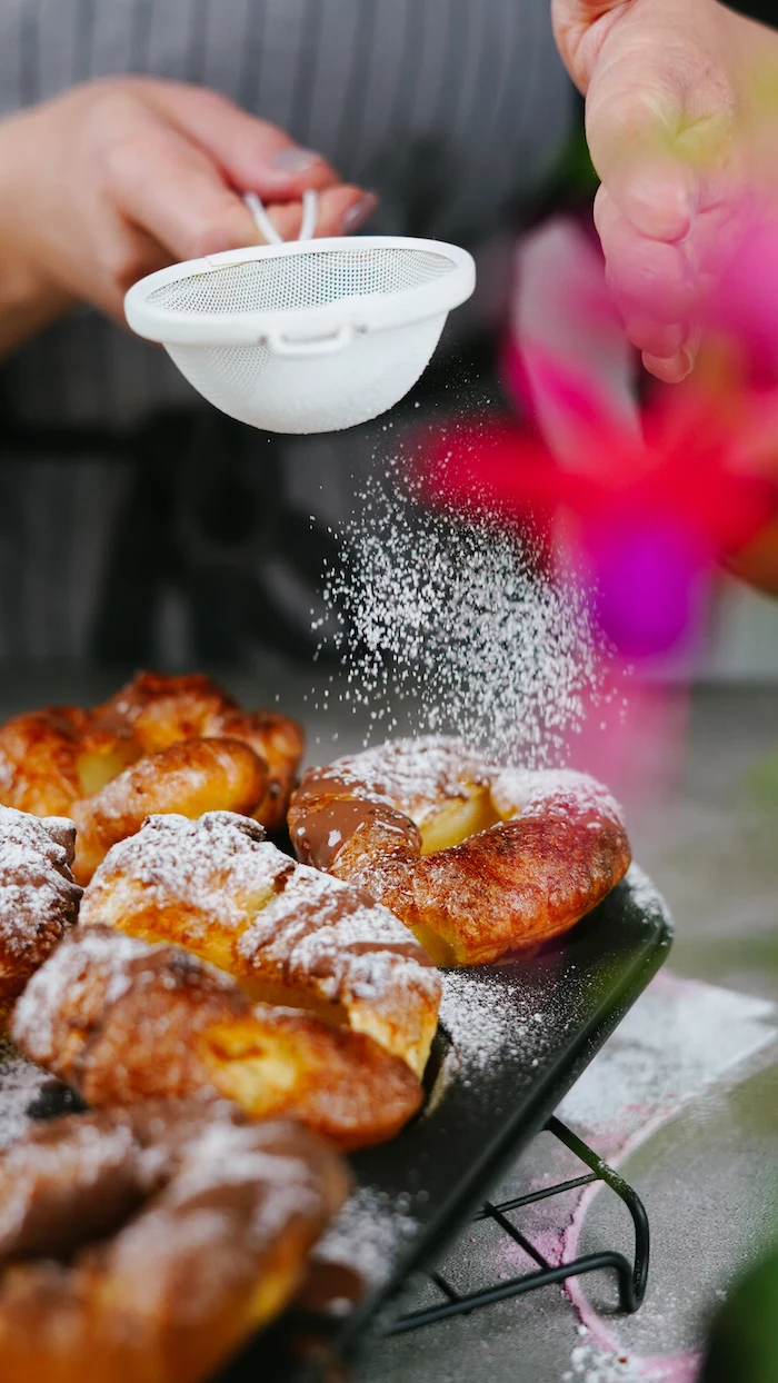 yorkshire puddings baked in muffin baking tray summer desserts for parties covered with powdered sugar