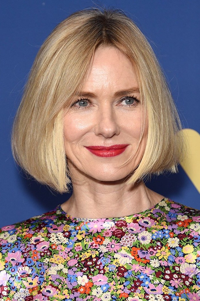 naomi watts wearing floral dress on the red carpet with short blonde hair split in the middle short hairstyles for thin hair