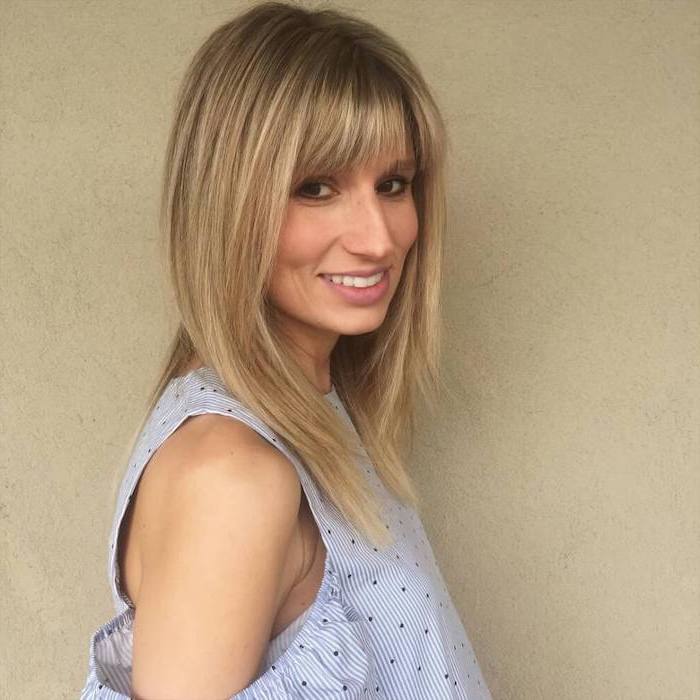 woman wearing white and blue striped shirt short haircuts for thin hair dark blonde hair with blonde highlights straightened with bangs