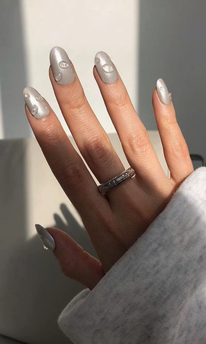 gray metallic nail polish with raindrop decorations on each finger summer nail designs medium length almond nails