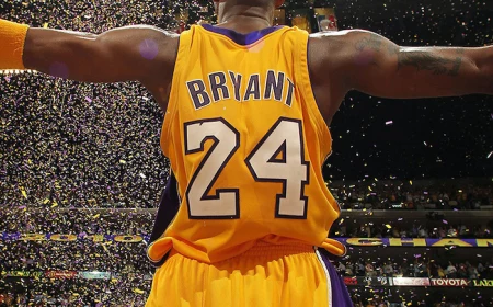 confetti flying in the air kobe standing on the announcers table looking at the crowd lakers wallpaper wearing lakers uniform