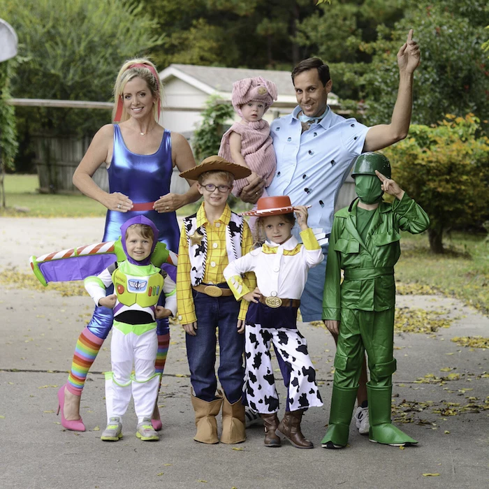 halloween costumes for 3 people mom dad and five kids dressed as characters from toy story photographed on the street