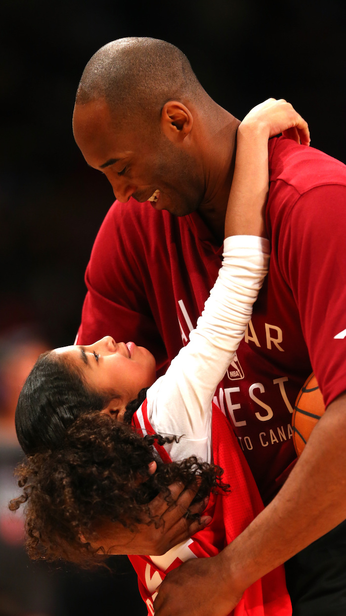 iphone kobe bryant wallpaper gigi hugging kobe at all star game both wearing red jersey t shirt