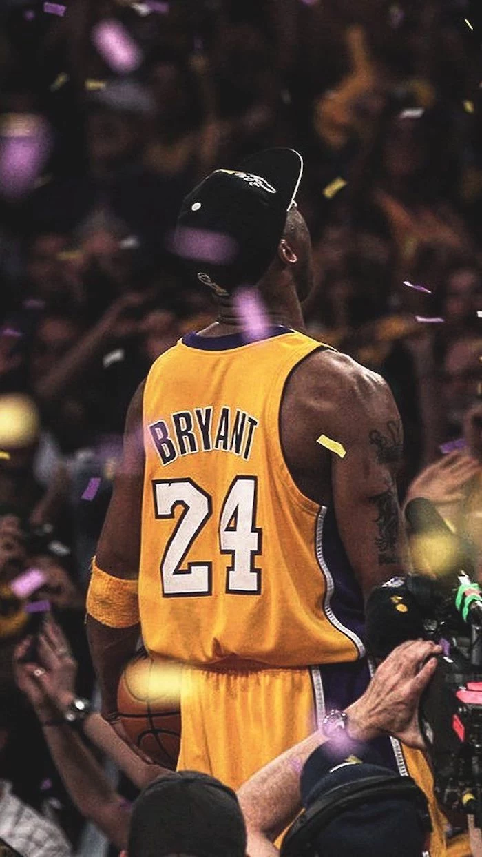 kobe bryant standing on top of the announcers table kobe bryant wallpaper confetti coming down from the air wearing lakers jersey