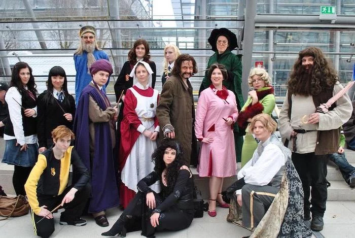 fifteen people all dressed as characters from the harry potter movies halloween costume ideas for girls posing together