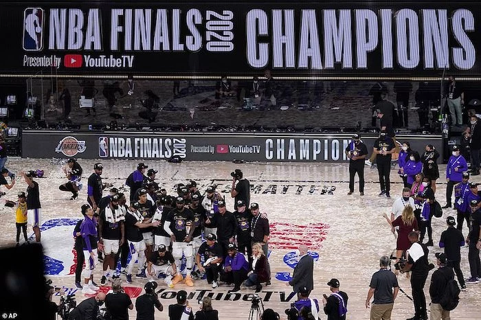 lebron james wallpaper photo from the 2020 nba finals lakers wallpaper lakers standing in the middle of the court confetti around them