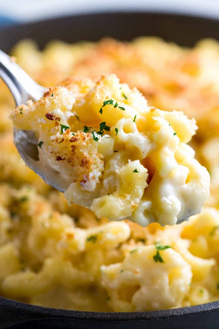 baked mac and cheese recipe easy christmas dinner menu panko crumbs on top garnished with chopped parsley