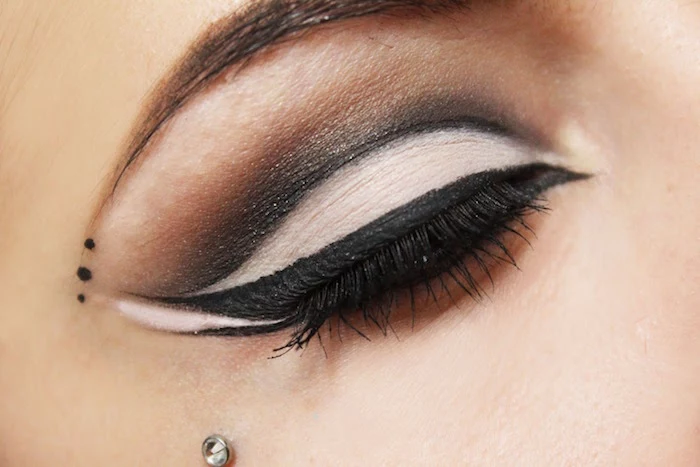 black eyeliner with two lines winged eyeliner for hooded eyes white black and brown eyeshadow smoky eye makeup